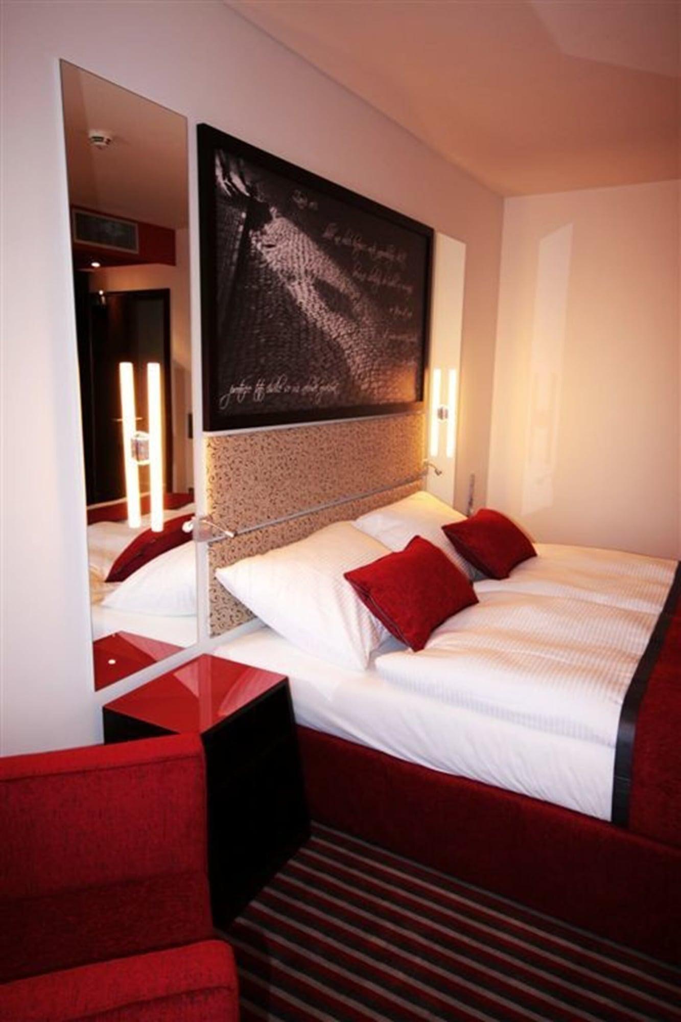 Red&Blue Design Hotel Prag Exterior foto